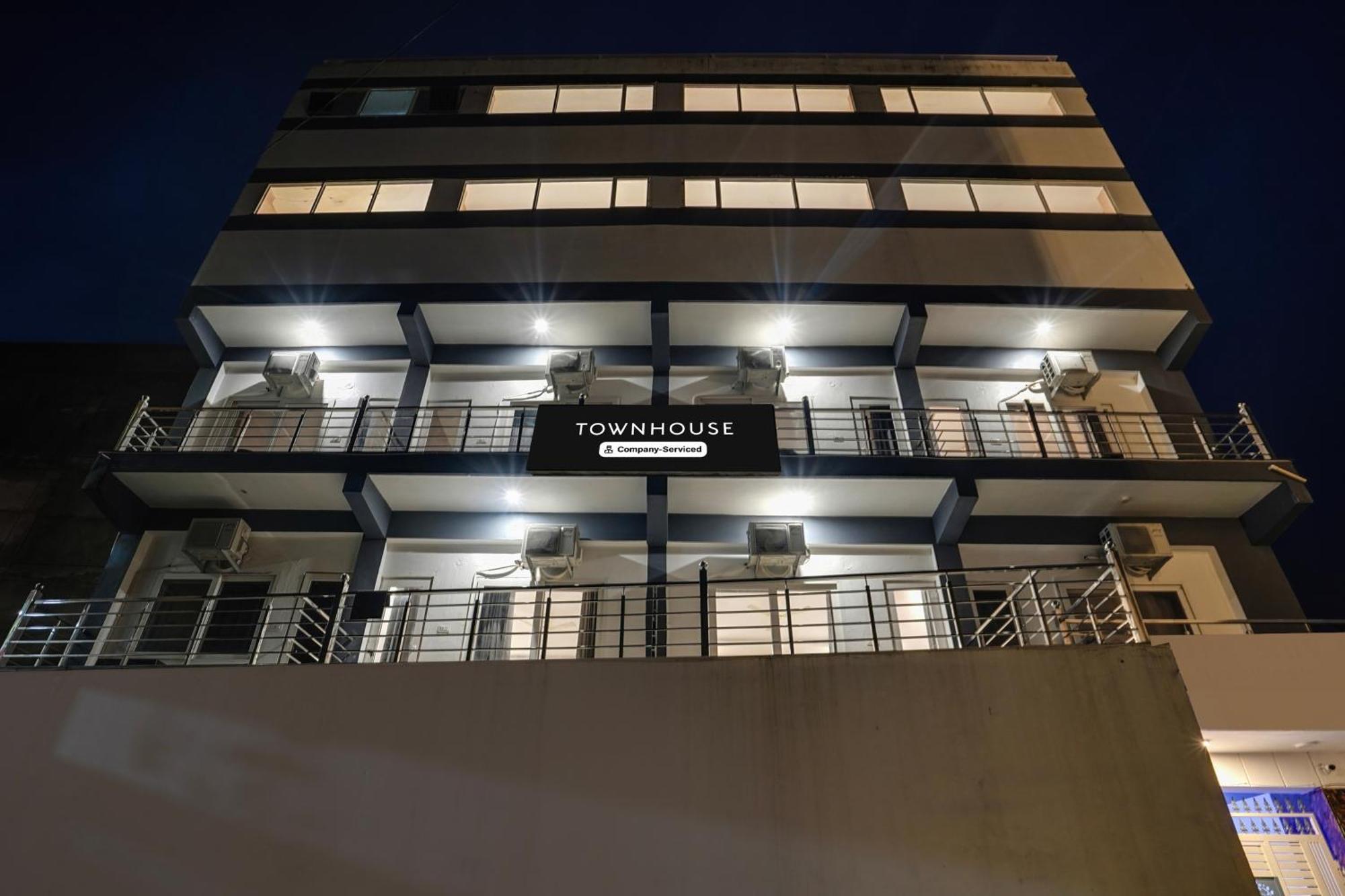 Super Townhouse Tapovan Екстериор снимка