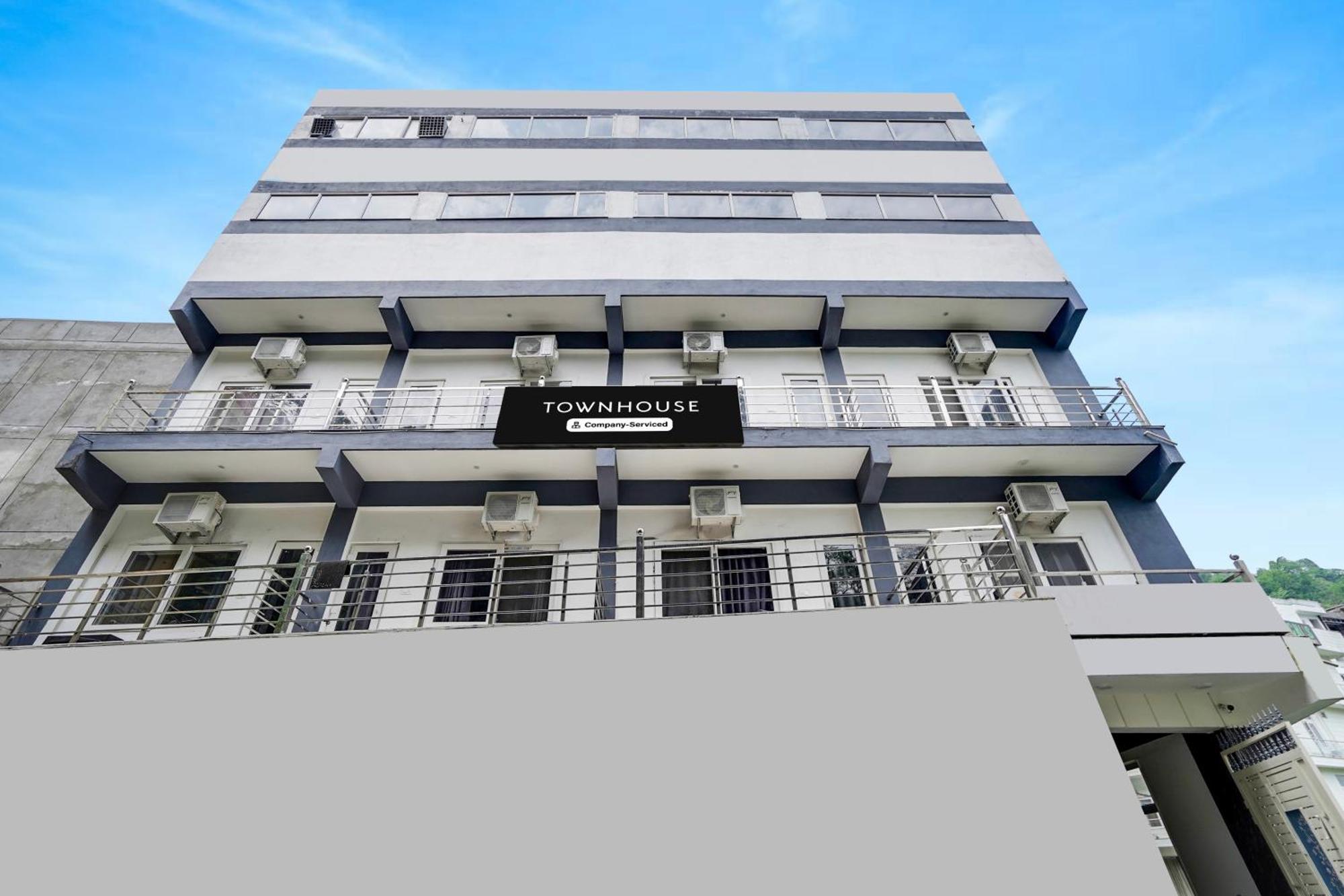 Super Townhouse Tapovan Екстериор снимка