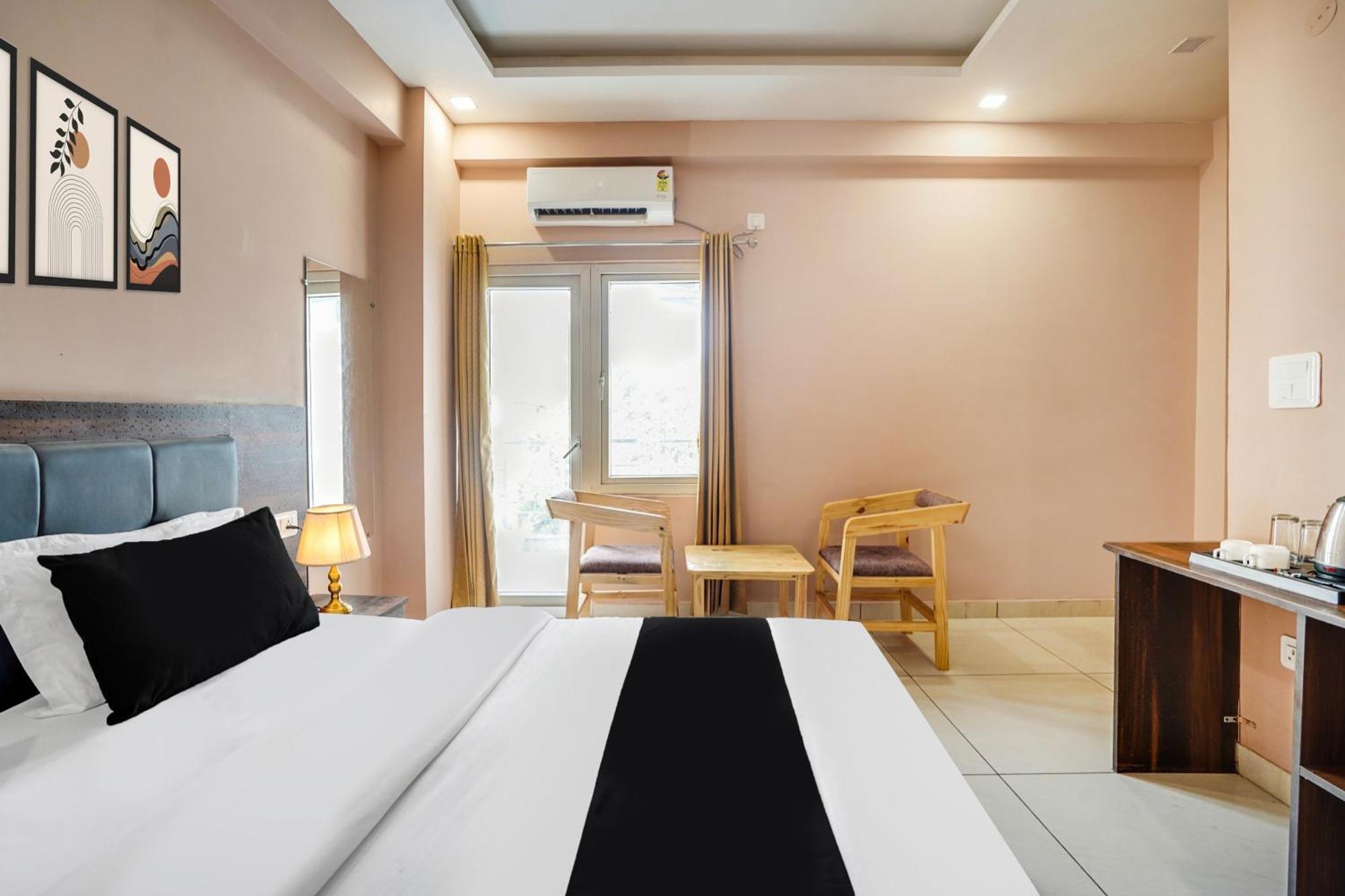 Super Townhouse Tapovan Екстериор снимка